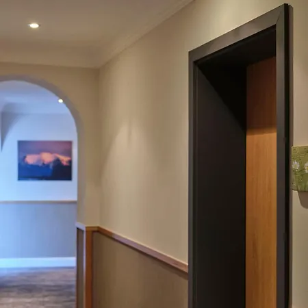 Отель Restaurant Burg-klause 4*